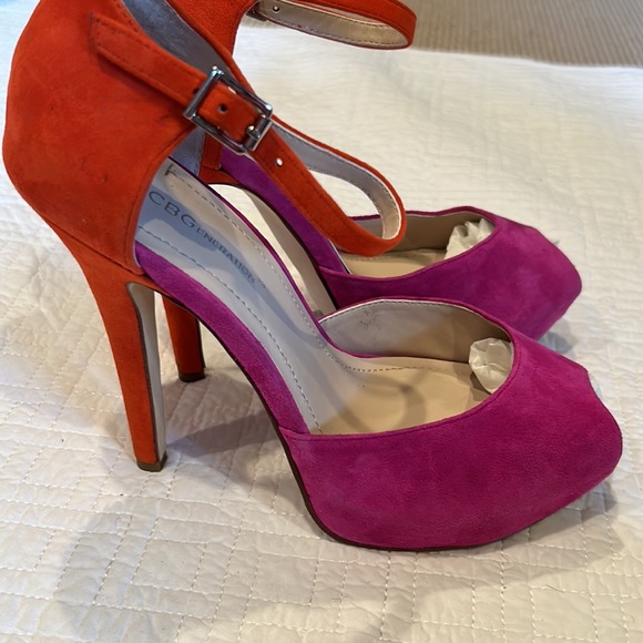 LIKE NEW BCBG suede platform high heels size 8 - Picture 5 of 11